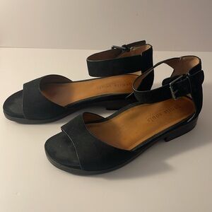 Gentle Souls Black Suede Flat Women's Sandals. Size 9